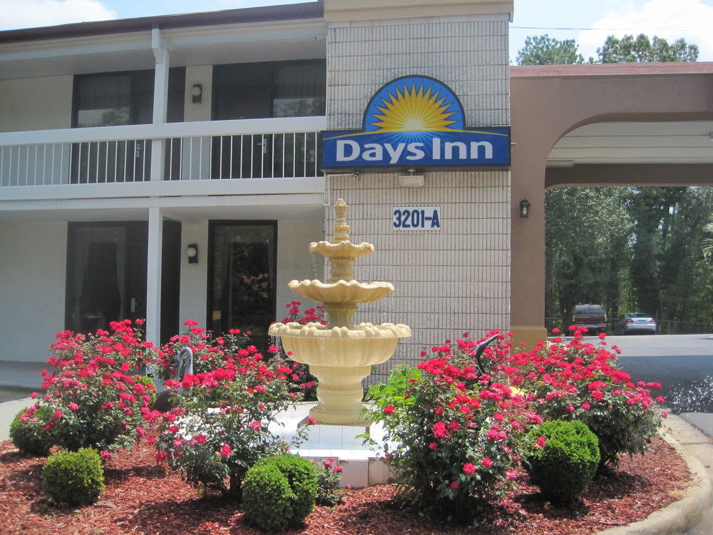 Days Inn By Wyndham Raleigh Midtown Eksteriør bilde