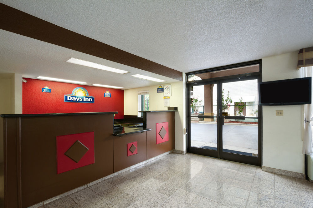 Days Inn By Wyndham Raleigh Midtown Eksteriør bilde